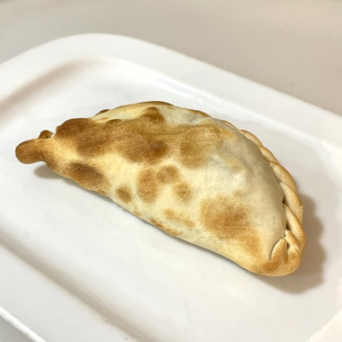 EMPANADA DE CARNE BRASEADA
